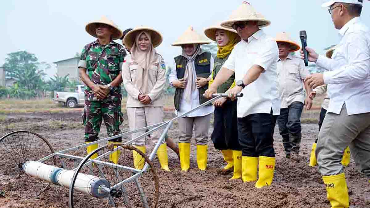 Wagub Kepri Nyanyang Uji Sistem PM-AAS di Bintan, 11 Kelompok Tani Terima Bantuan Sarana Produksi