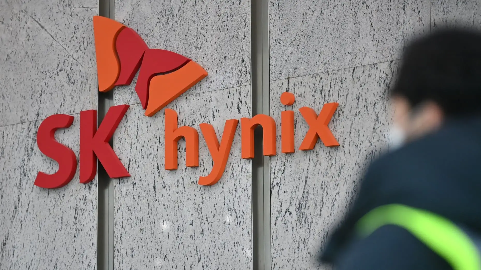 SK hynix Cetak Rekor Pendapatan Q3 2026, Peringatkan Kelangkaan Memori hingga 2030