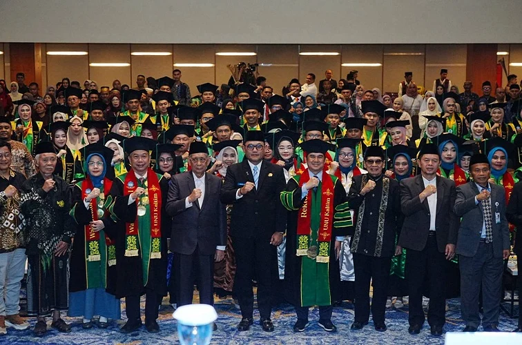 Wagub Kaltim Seno Aji Ajak Wisudawan UNU Kaltim Manfaatkan Gratispol Pendidikan untuk Cetak SDM Unggul