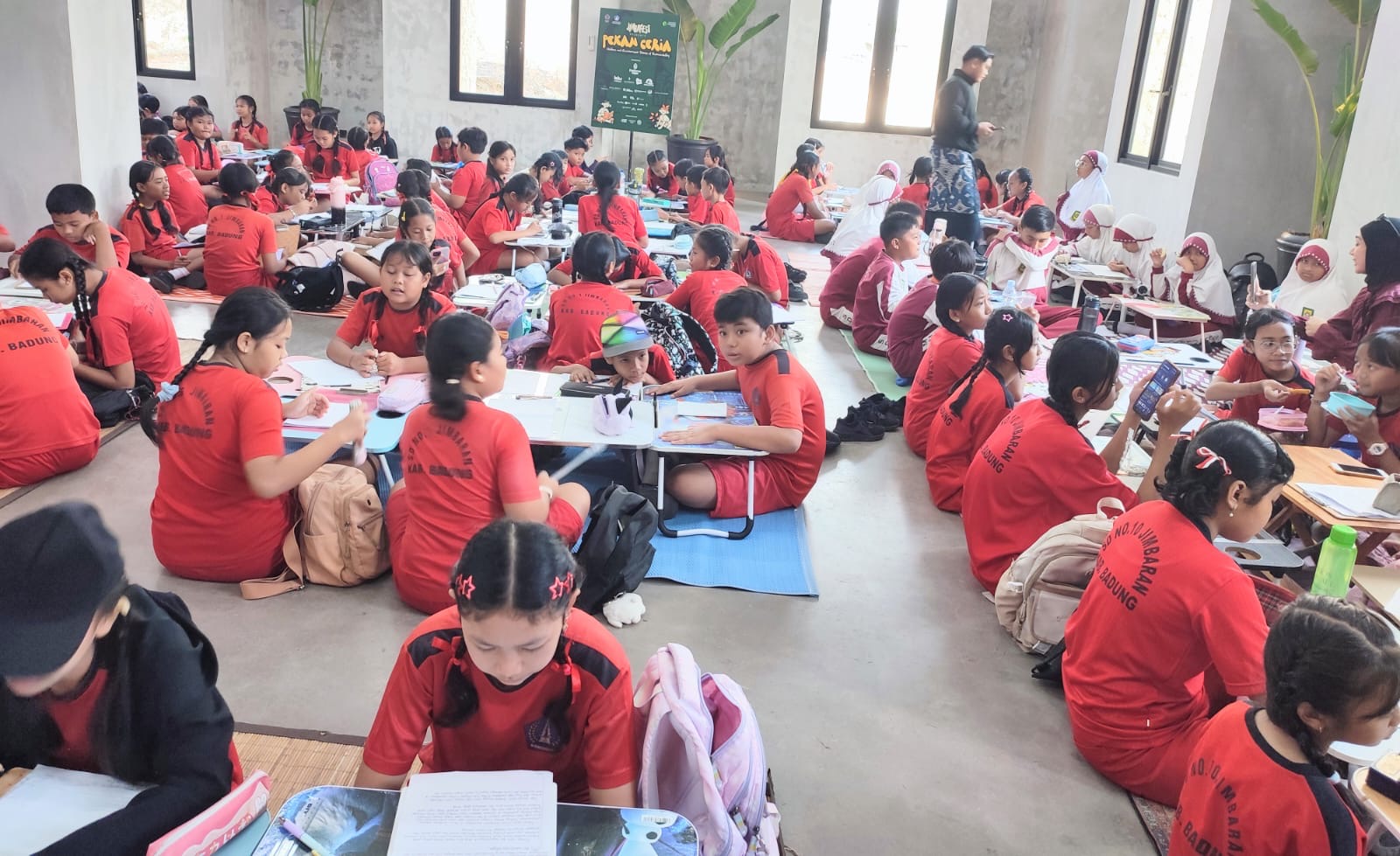 200 Siswa SD di Jimbaran Badung Tuangkan Impian Desa Lewat Lomba Mengarang di Pekan CERIA