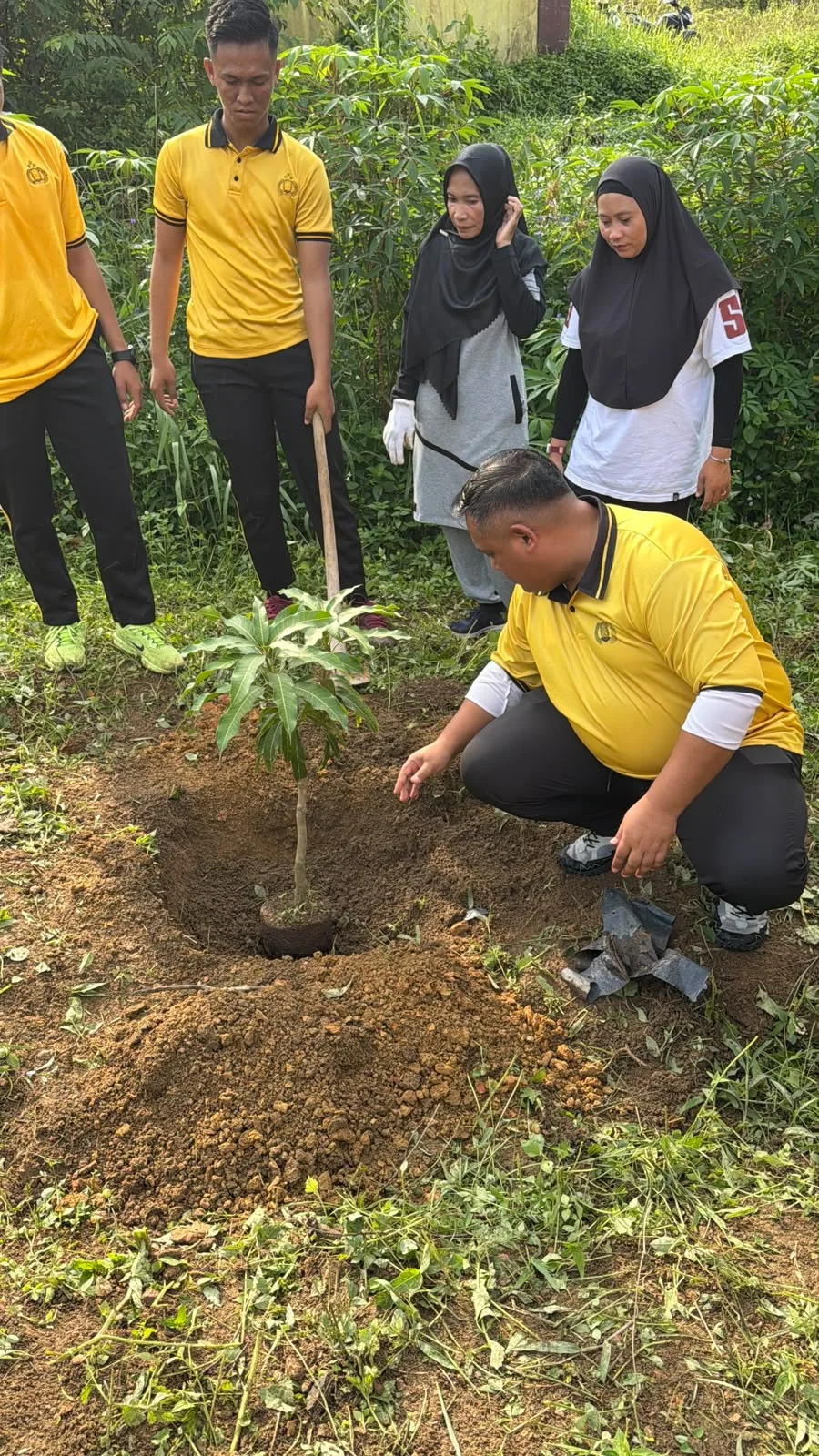 Polres Natuna Gelar Green Policing di Bandarsyah, Kapolres AKBP Novyan Aries Efendie Ajak Warga Rawat Lingkungan