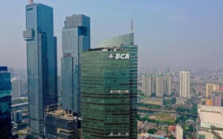 BBCA Dispekulasi Diakuisisi Haji Isam hingga DBS, Valuasi Makin Murah