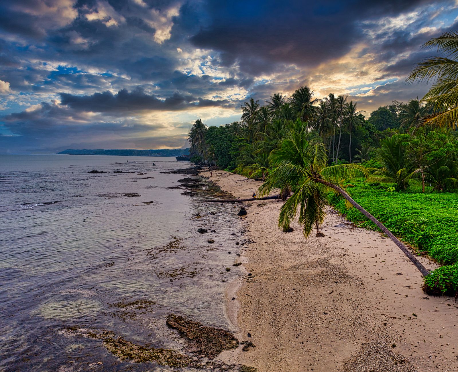 Pantai Oeseli Rote Ndao, Pasir Putih dan Senja Tenang di Ujung Selatan