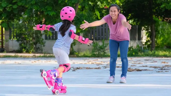 Set Helm Deker Anak: 4 Rekomendasi Pelindung Saat Bermain