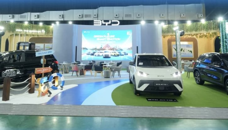 BYD M6 EV Dipamerkan di GIIAS Makassar 2026, Edukasi Mobil Listrik Keluarga