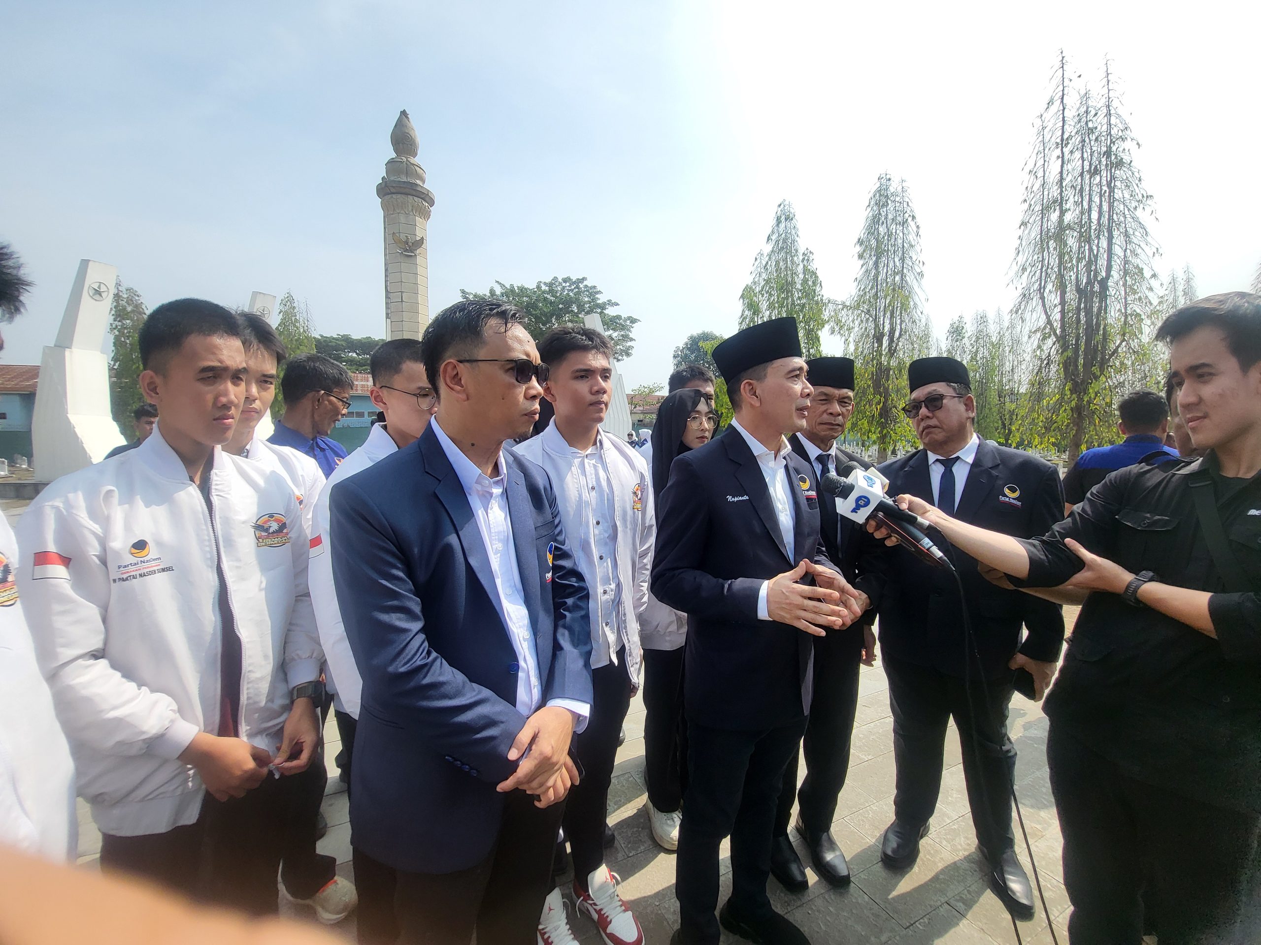 NasDem Sumsel Ziarah ke Taman Makam Pahlawan Palembang Tutup Rangkaian HUT ke-15, Nopianto Serukan Aksi Positif