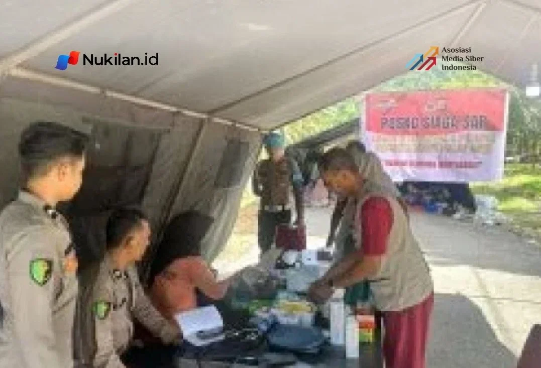 Dokkes Polres Aceh Selatan Layani Pemeriksaan Kesehatan Pengungsi Banjir di Posko Brimob Trumon