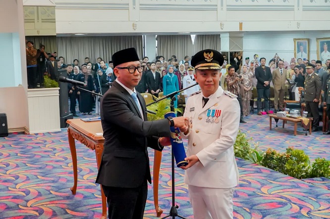 Gubernur Lampung Lantik Galang Putra Rahman Jadi Wakil Bupati Way Kanan, Minta Sinergi dengan Bupati Ayu