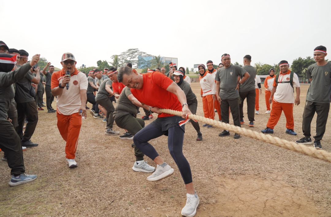 Pangdam dan Jajaran Kodam XXI/Radin Inten Ikut Lomba Tarik Tambang hingga Balap Karung di HUT ke-81 RI di Bandarlampung