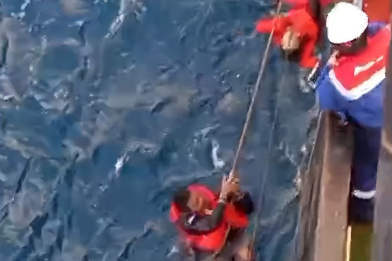 Kapal Tanker Pertamina Evakuasi 16 Korban KMP Virgo Transport 08 di Laut Jawa, Nakhoda Ikut Selamat