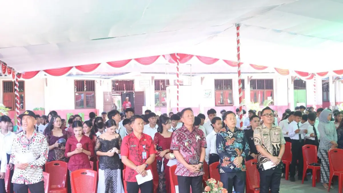 Bupati Minahasa Selatan Franky Donny Wongkar Lepas 183 Lulusan SMPN 1 Amurang, Beri Arahan ke Generasi Muda