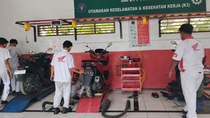 Honda Bekali 2 Hari Siswa SMK Muhammadiyah 9 Medan dengan Praktik Langsung di Bengkel Resmi AHASS