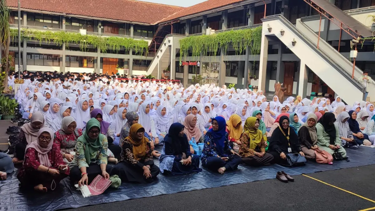 Semarak Renovasi Masjid Al Fath di SMAN 5 Kota Bogor, Diawali Salat Dhuha Berjamaah dan Peletakan Batu Pertama