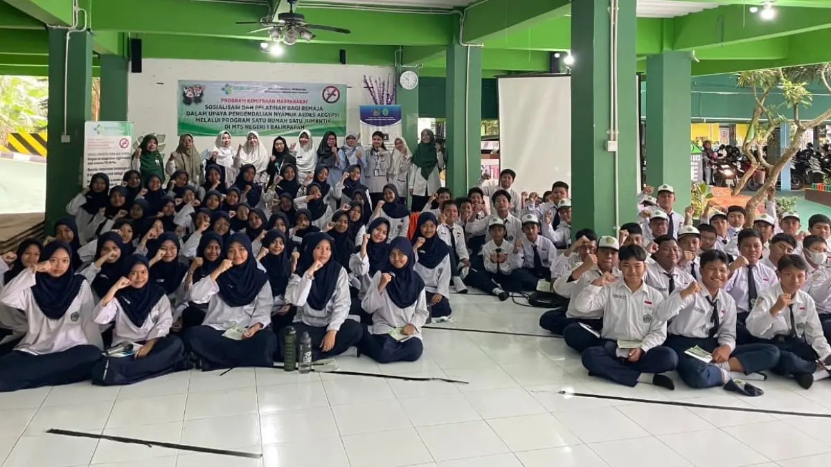 Cegah DBD Sejak Sekolah, Dosen Poltekkes Kemenkes Kaltim Latih Jumantik Cilik di MTs 1 Balikpapan