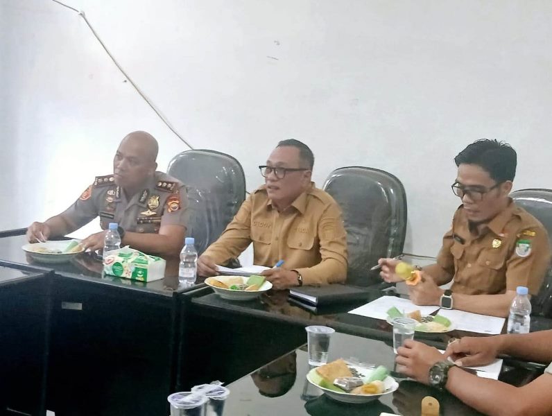 Sekda Seluma Pimpin Rapat Finalisasi Kirab Bendera 2.003 Meter, 2.500 Peserta Siap Ramaikan HUT ke-81 RI