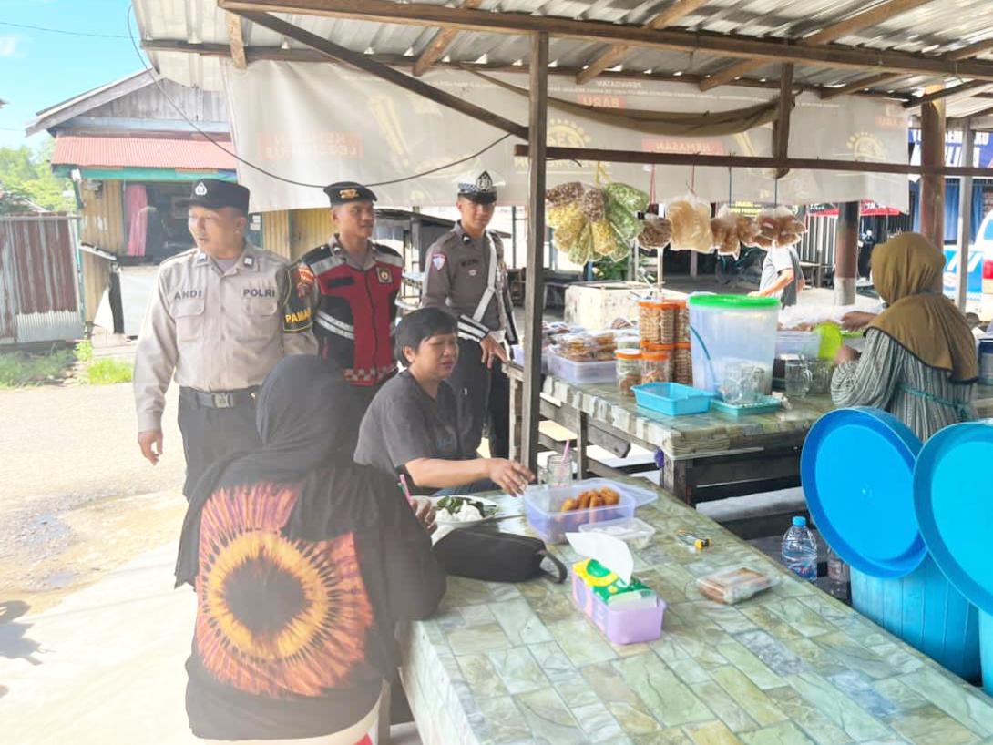 Polres Seruyan Patroli Dialogis ke Kampung Kumai, Cegah Premanisme hingga Antisipasi DBD di Musim Hujan