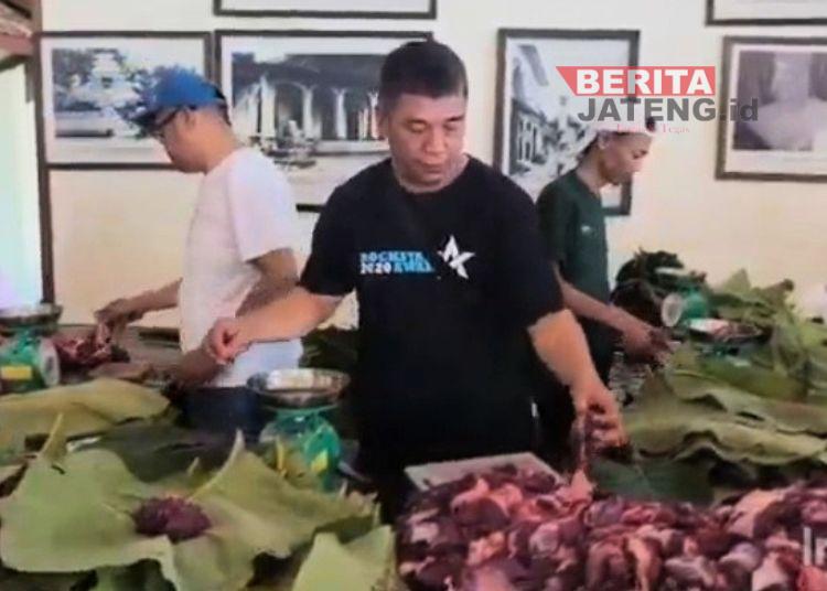 Tradisi Kurban di Menara Kudus: 16 Kerbau dan 37 Kambing Disembelih, Daging Dibagikan ke 9 Kecamatan