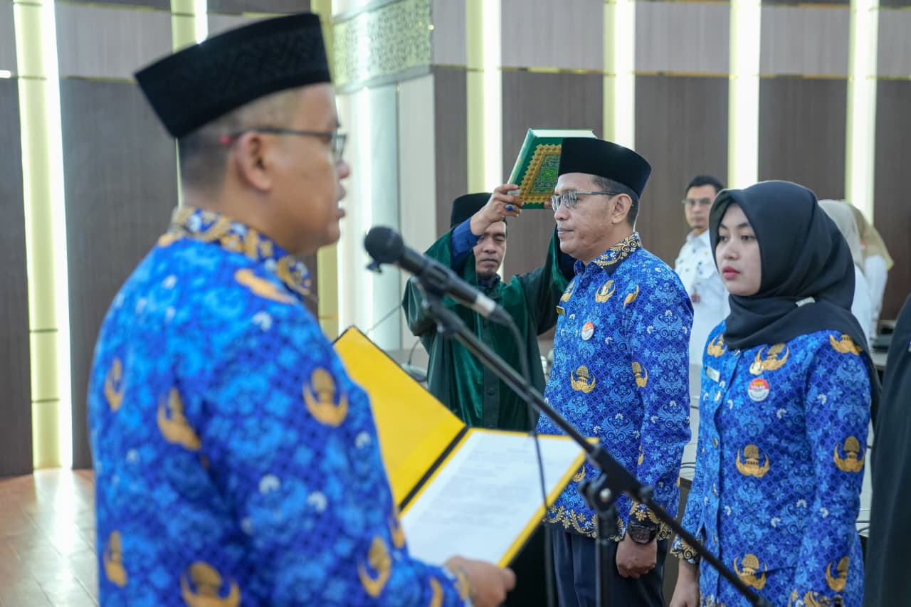Sekdaprov Sumbar Arry Yuswandi Lantik 5 Pejabat Fungsional, Ingatkan Jabatan Bukan Hak Tapi Amanah
