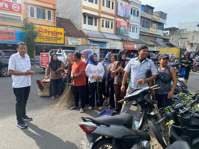 PUD Pasar Medan Gelar Aksi Bersih di Pusat Pasar Sambut HUT ke-436 Kota dan Rakernas APEKSI XVIII
