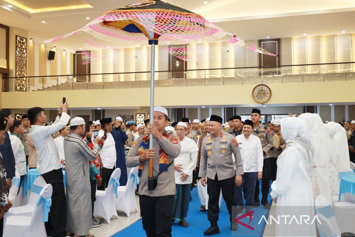 Kapolda Kalsel Ajak Teladani Akhlak Rasulullah di Tengah Derasnya Arus Informasi Era Digital