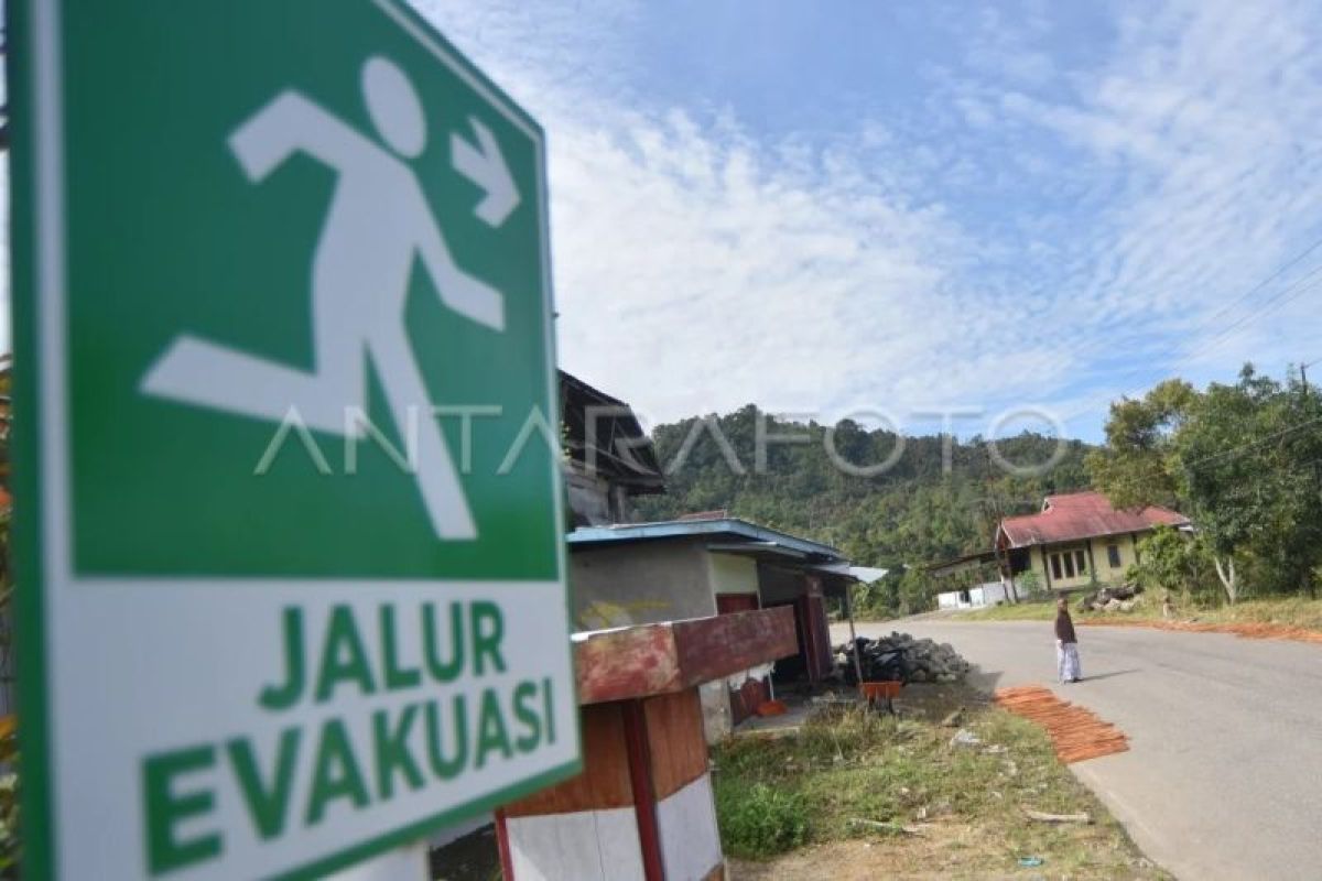 Warga Malalak Timur Kini Punya Rambu Jalur Evakuasi Banjir Bandang, Dipasang di Zona Merah Bencana Agam