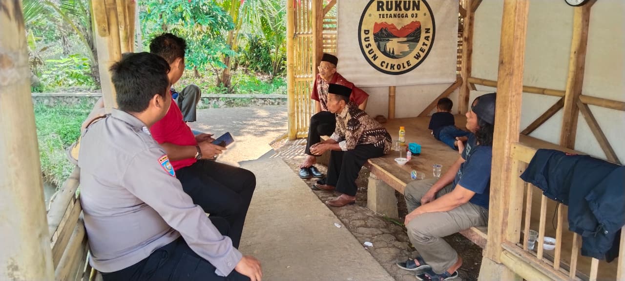 Bripka Dicky Sambangi Warga Cikole Wetan Ciamis, Imbau Waspada Judi Online dan Pinjol Saat Libur Panjang