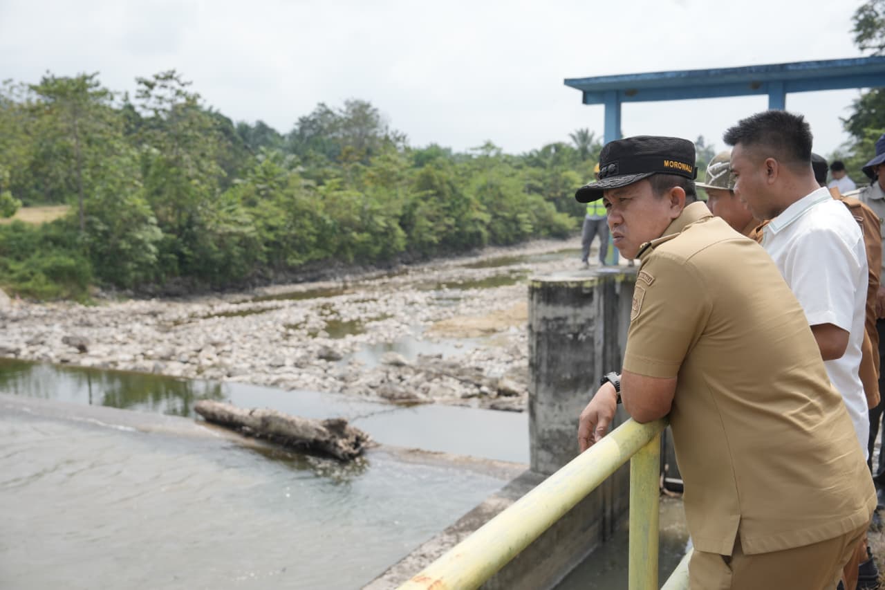 Bupati Morowali Iksan Turun Langsung Keruk Sedimentasi Bendung Karaupa Jelang Musim Kemarau, Target 4 Hari Selesai