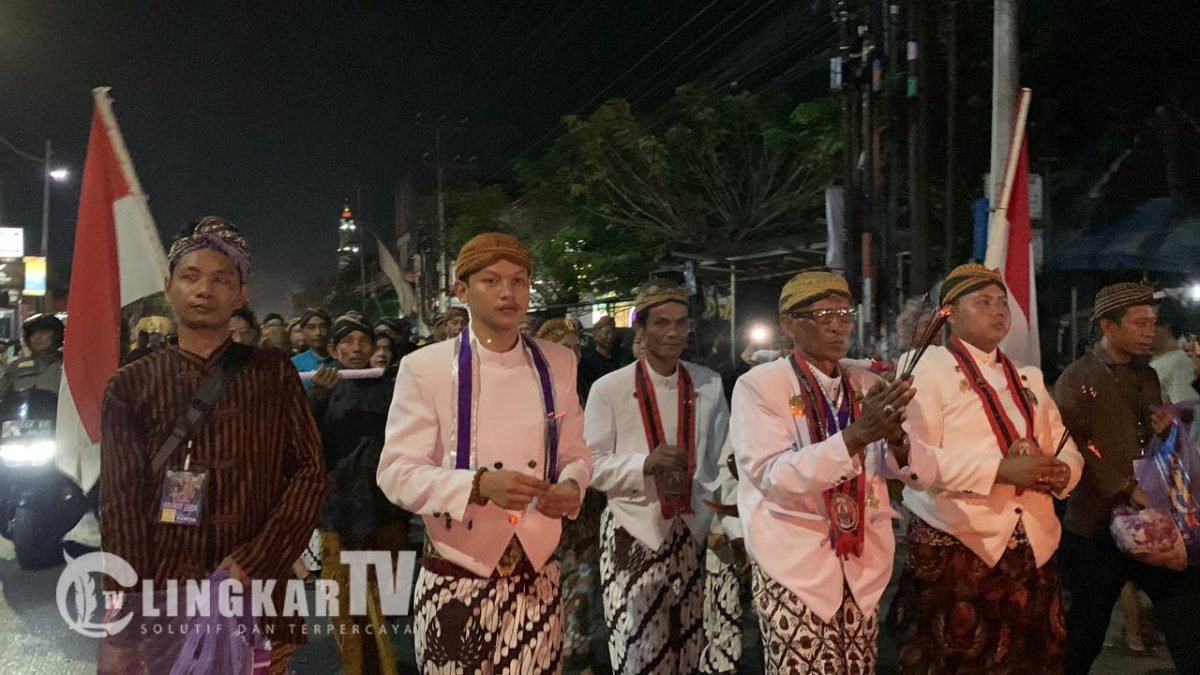 Ribuan Warga Padati Kirab Topo Bisu di Weleri Kendal, Tradisi Baru Grebeg Suro Sarat Makna Introspeksi