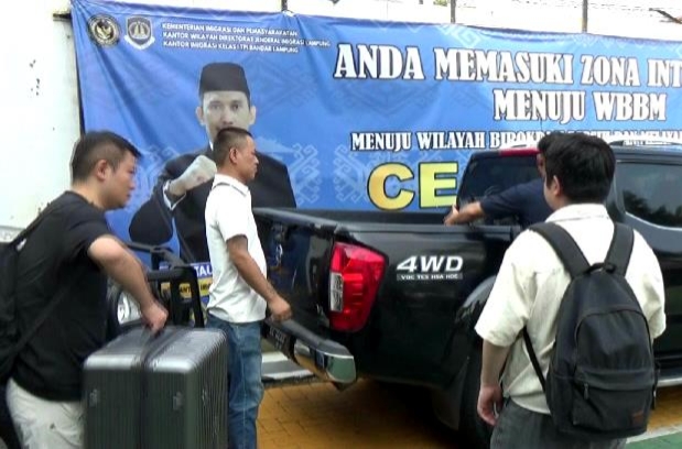 Imigrasi Bandar Lampung Deportasi Tiga WNA China Usai Terbukti Bekerja di Metro dengan Visa Kunjungan