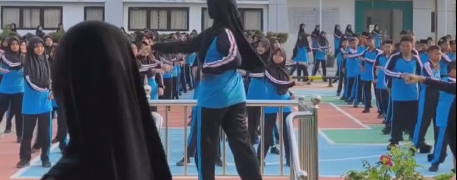 Senam Melayu hingga Kewer-Kewer Warnai Pagi di MTsN 2 Kota Jambi, Ratusan Siswa Kompak Berolahraga Bareng