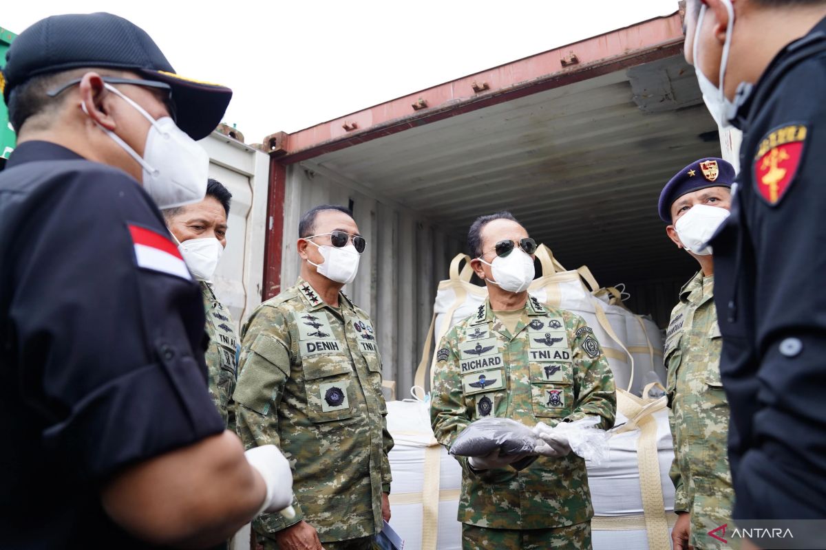 TNI AL Gagalkan Penyelundupan Mineral Ilegal di Batam, 25 Kontainer Berisi Logam Tanah Jarang dan Unsur Radioaktif Diamankan