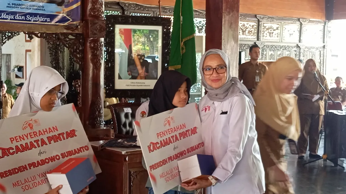 Bocah 11 Tahun di Banjarnegara Terima Kacamata Pintar dari Presiden Prabowo, Ini Harapan Keluarganya