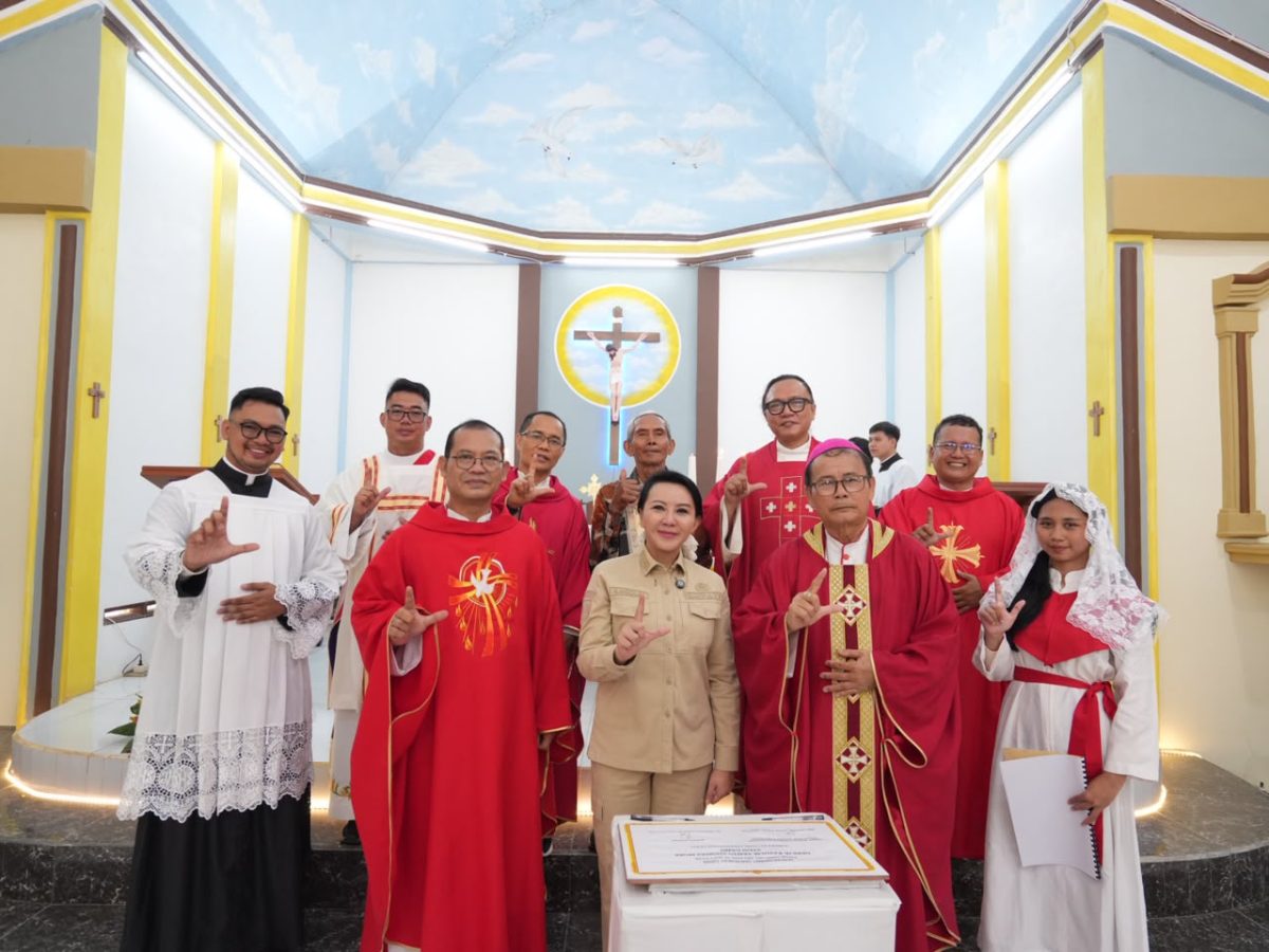 Bupati Landak Karolin Resmikan Gereja Santo Thomas More Stasi Dano, Tekankan Pendidikan dan Karakter di Tengah Bonus Demografi