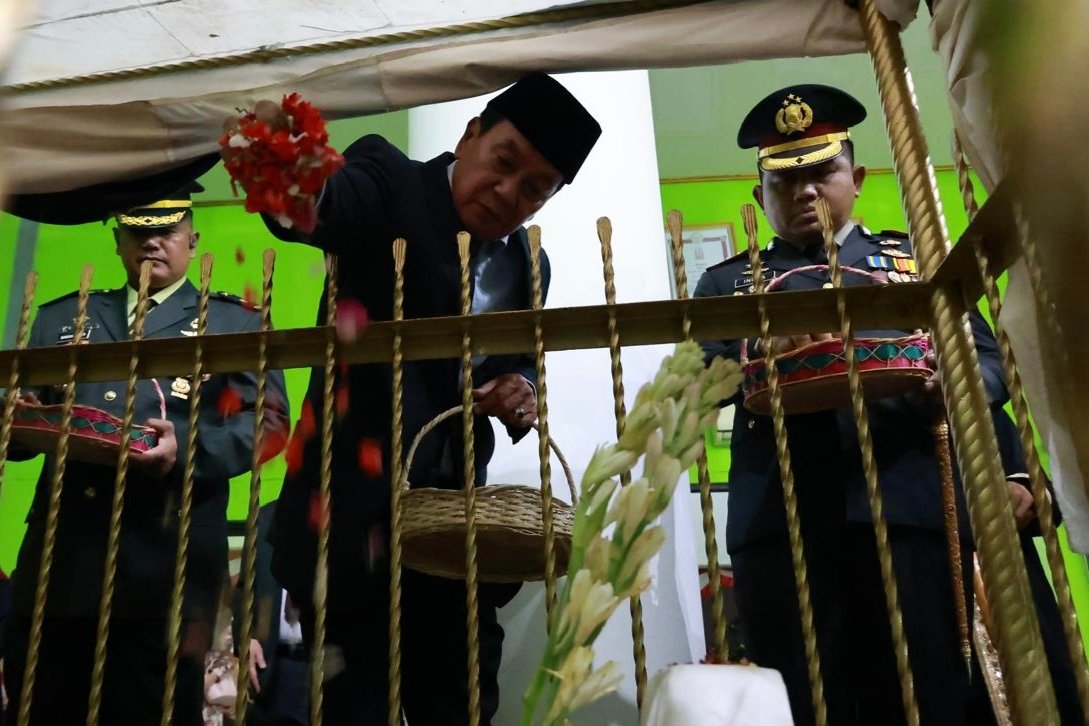 Bupati Tangerang Pimpin Renungan Suci di TMP Raden Arya Wangsakara, 17 Pahlawan Dikenang Jelang HUT ke-81 RI