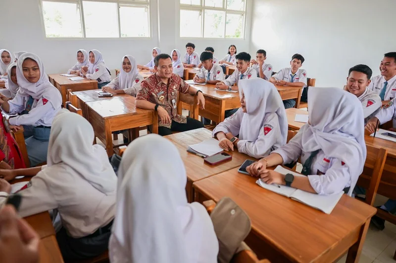 231.724 Kursi SMA-SMK Negeri di Jateng Belum Cukup, Pemprov Gandeng 139 Sekolah Swasta Gratis untuk Anak Kurang Mampu