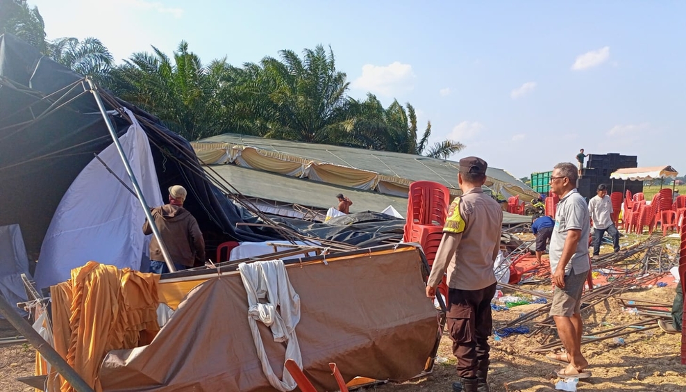 Tenda Resepsi Pernikahan di Ogan Ilir Roboh Diterjang Angin Kencang, Polsek Tanjung Raja Turun Cek Lokasi