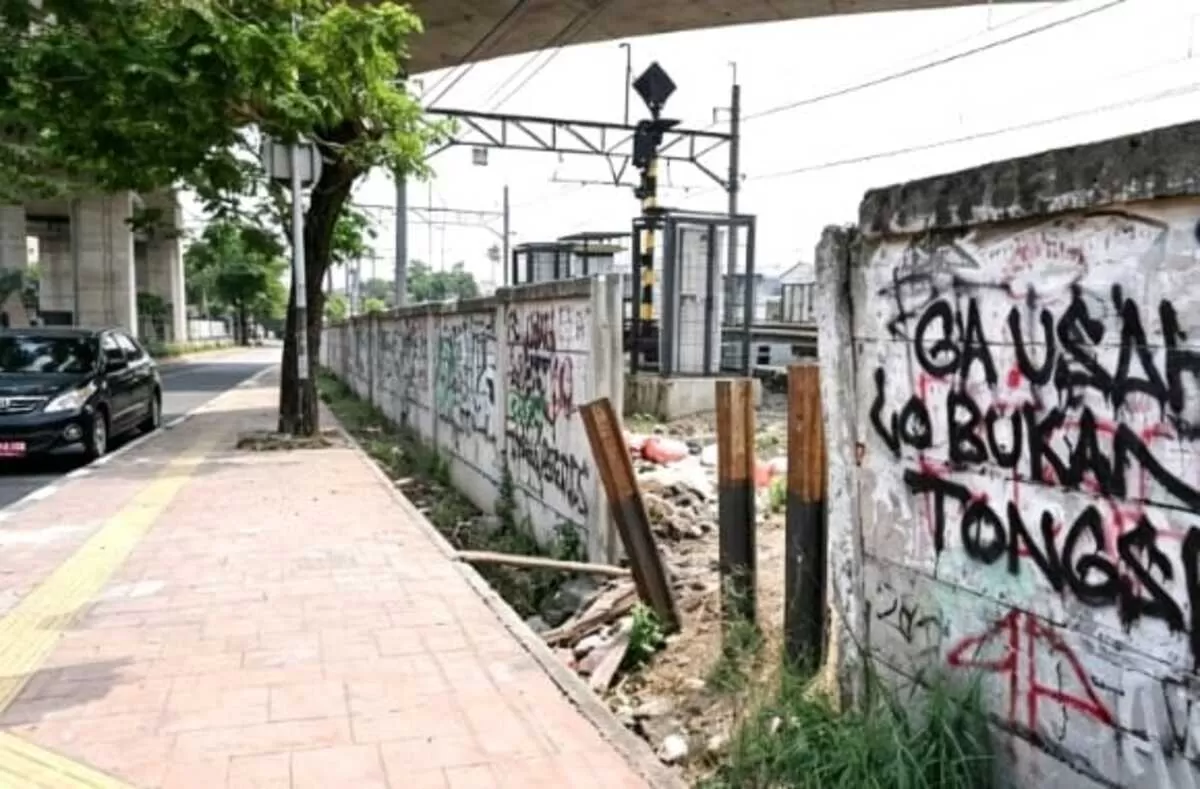 Akses Pagar Rel KA di Pondok Kopi Ditutup Pemkot Jakarta Timur, Bentengi Warga dari Tawuran Lintas Wilayah