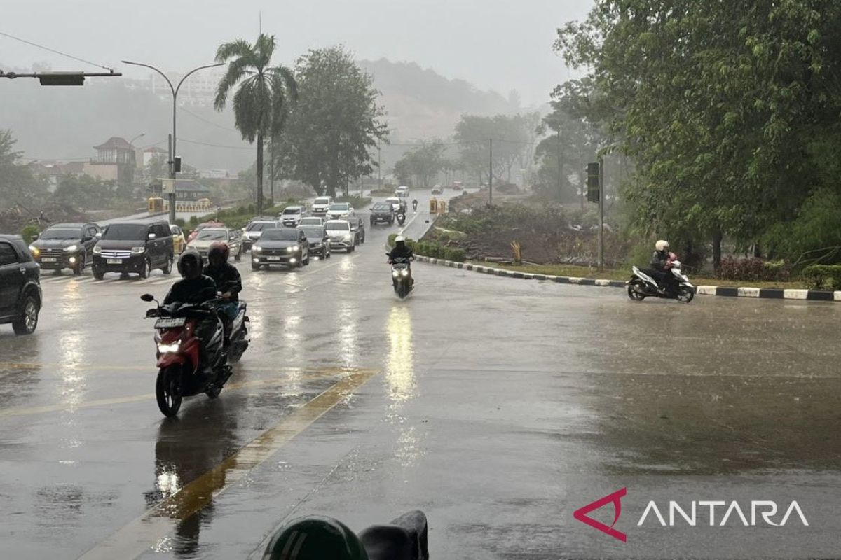 Pemkot Batam Intensifkan Normalisasi Drainase di Piayu Laut, Sampah dan Sedimentasi Jadi Biang Genangan