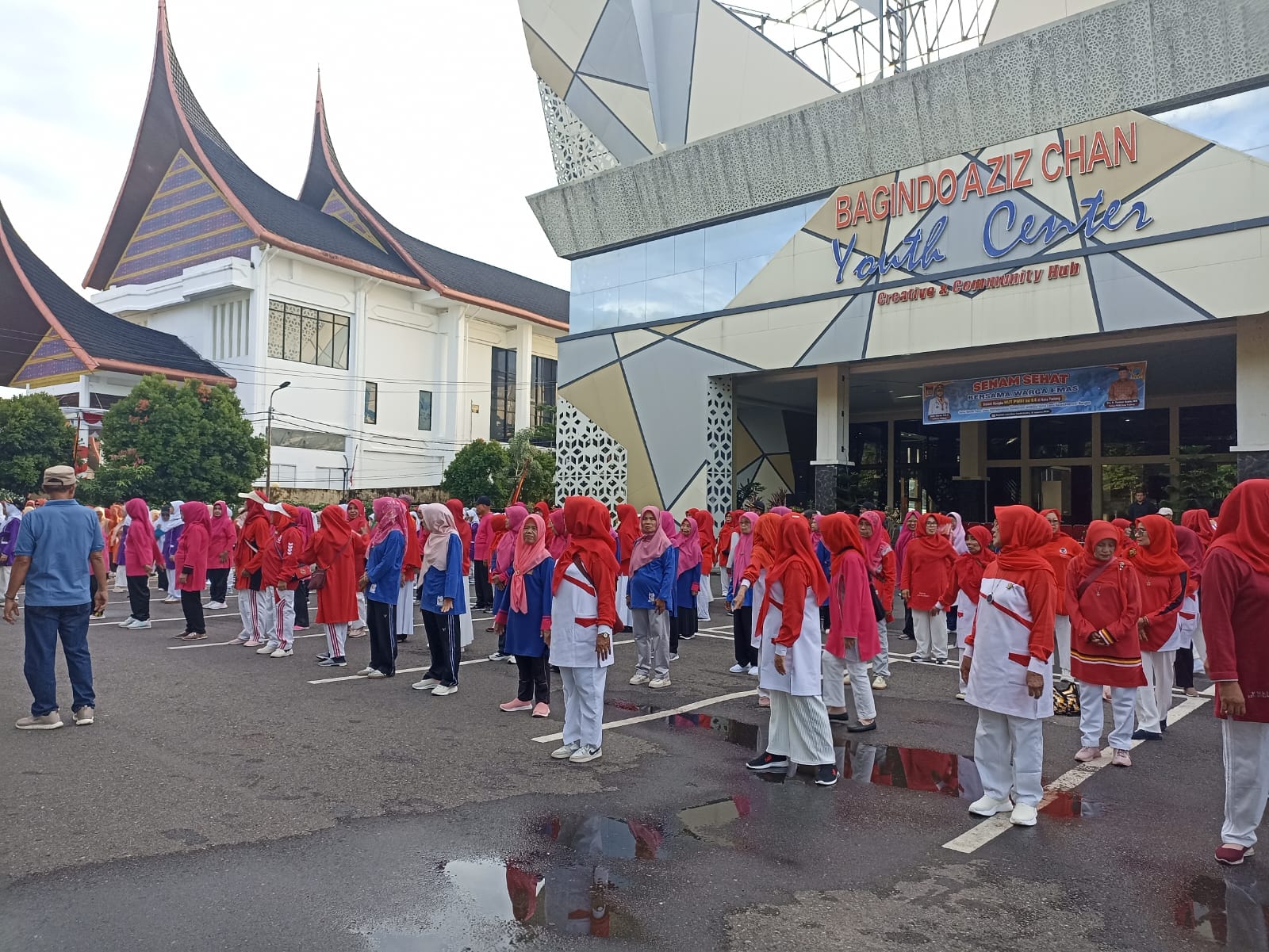 PWRI Kota Padang Gelar Senam Massal di Youth Center, 11 Kecamatan Padati Halaman HUT Kota ke-357