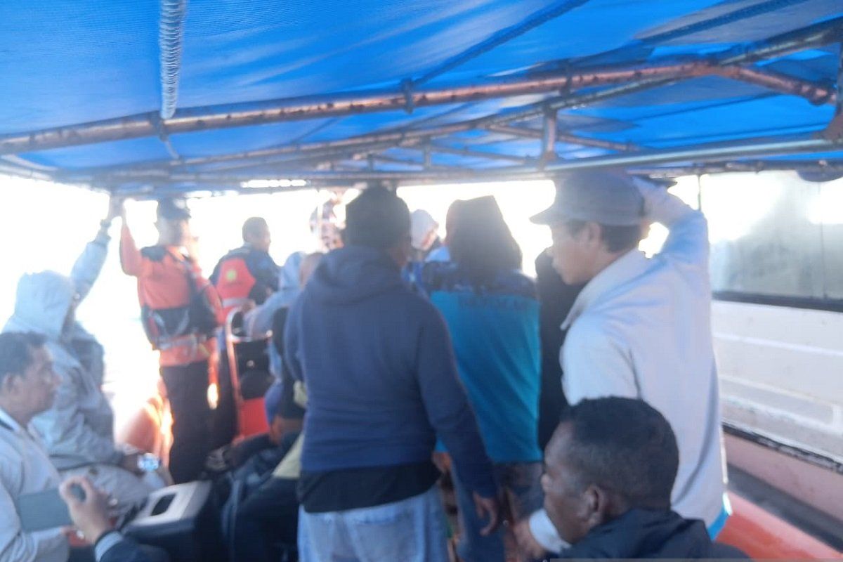 14 Penumpung Speedboat Mati Mesin di Perairan Kepulauan Aru Dievakuasi Tim SAR Gabungan
