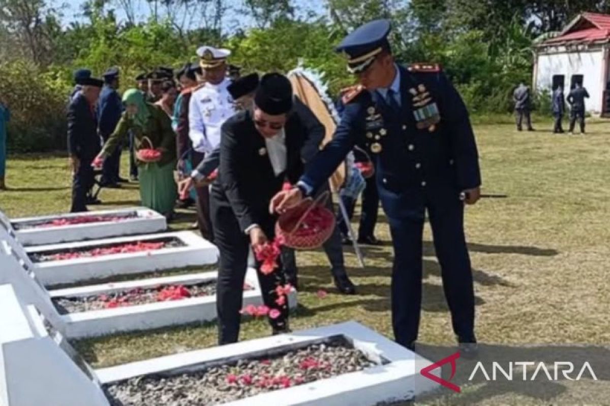 Wakil Bupati Tanimbar Ajak Warga Isi Kemerdekaan dengan Kerja Nyata, Ziarah ke TMP Lauran Jadi Pengingat