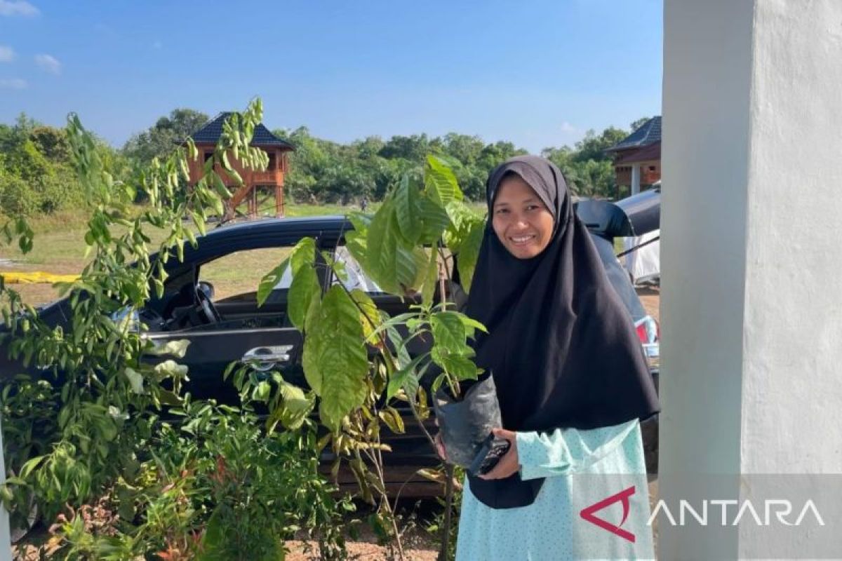 SMP Taruna Koba Perkuat Islamic Green School, Pemkab Bangka Tengah Salurkan Bibit Buah dan Penghijauan