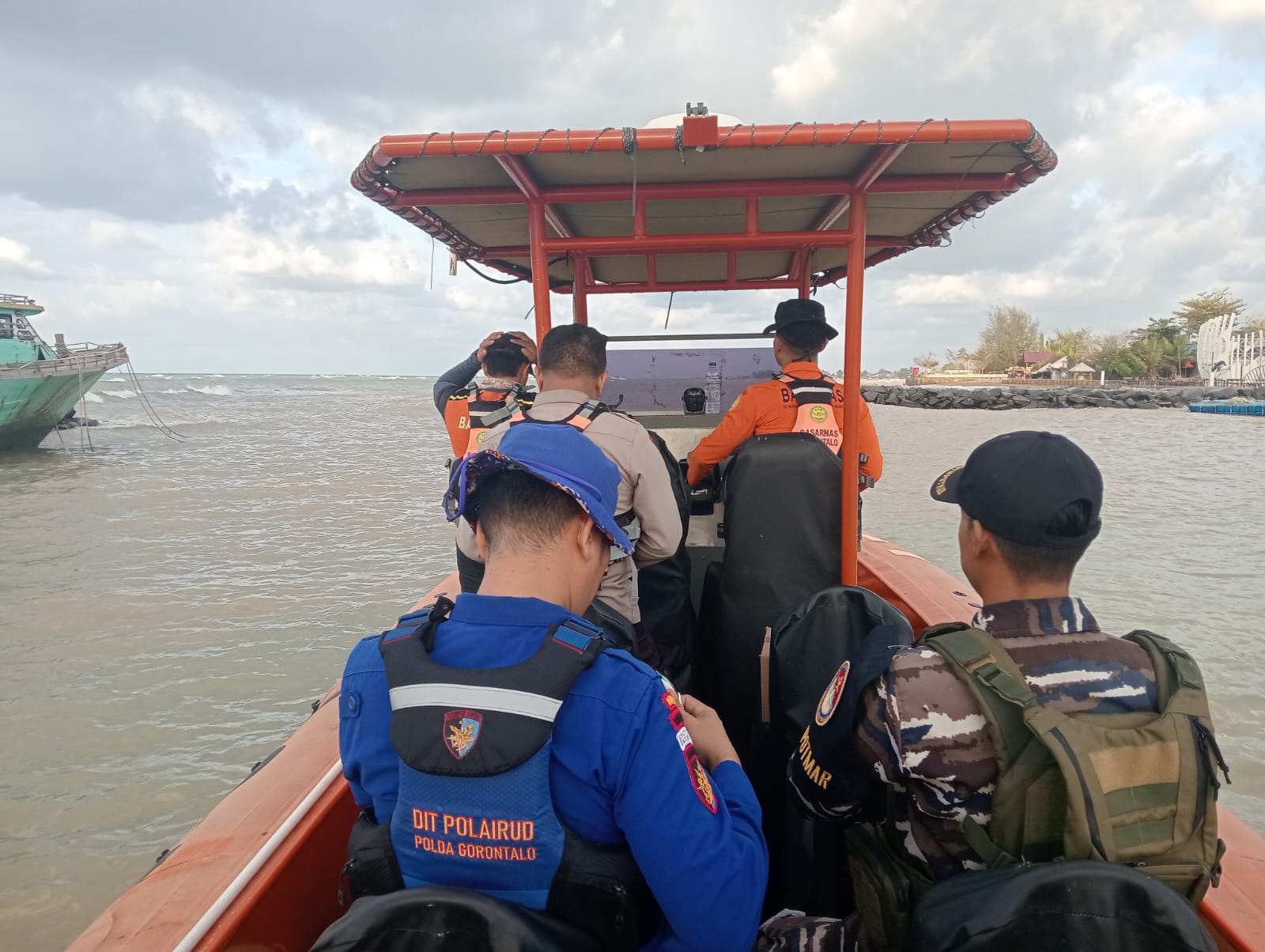 Kapal Wisata Mister Un Hilang Kontak di Perairan Togean-Marisa, 11 Turis Asing dan 2 ABK Masih Dicari