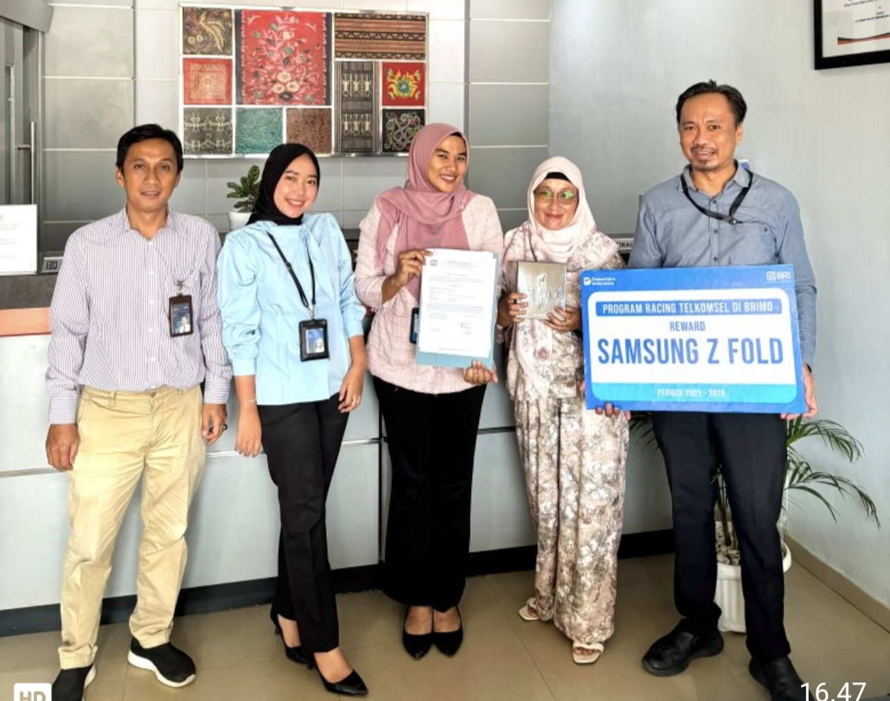 Nasabah BRI di Mesuji Menang Undian BRImo, Bawa Pulang HP Samsung Z Fold dari Program Racing Point Telkomsel
