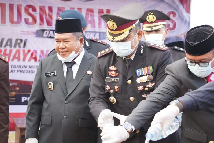 Polres Pulau Taliabu Musnahkan 1.326 Botol Minuman Keras Ilegal di Hari Bhayangkara, 1.303 Di Antaranya Captikus