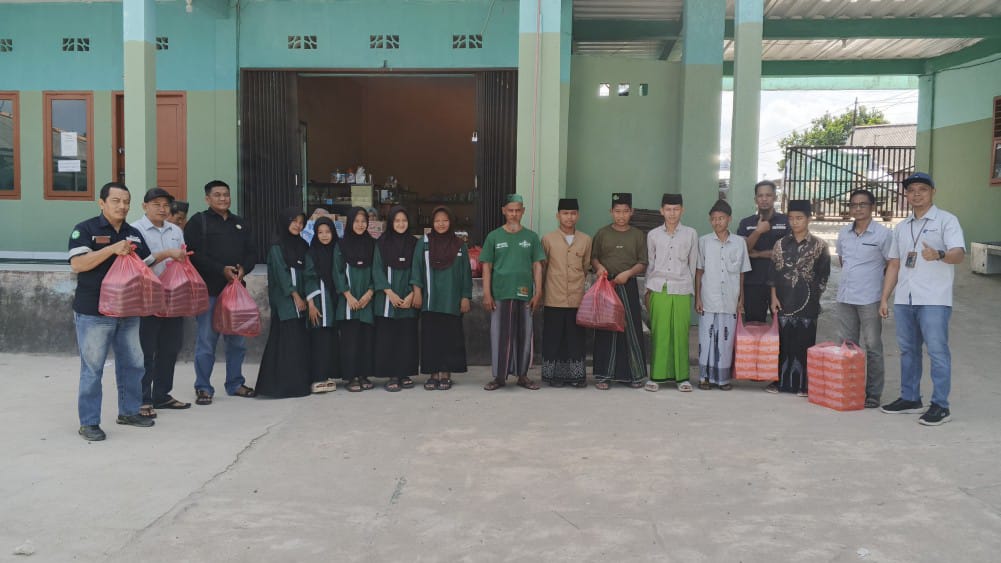 Rayakan HUT ke-50, PT TIMAH Bagikan Ratusan Paket Makanan untuk Santri di Tiga Pondok Pesantren Bangka Selatan