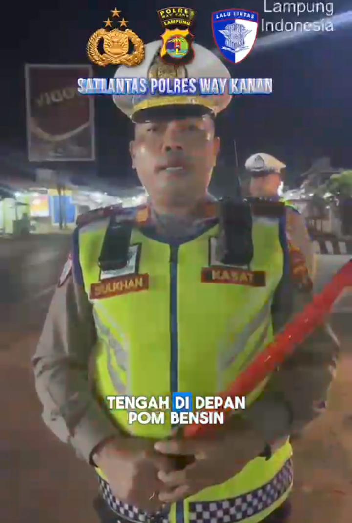 Satlantas Polres Way Kanan Patroli Blue Light di Lintas Tengah Depan SPBU Bedeng, Arus Lalulintas Terpantau Lancar