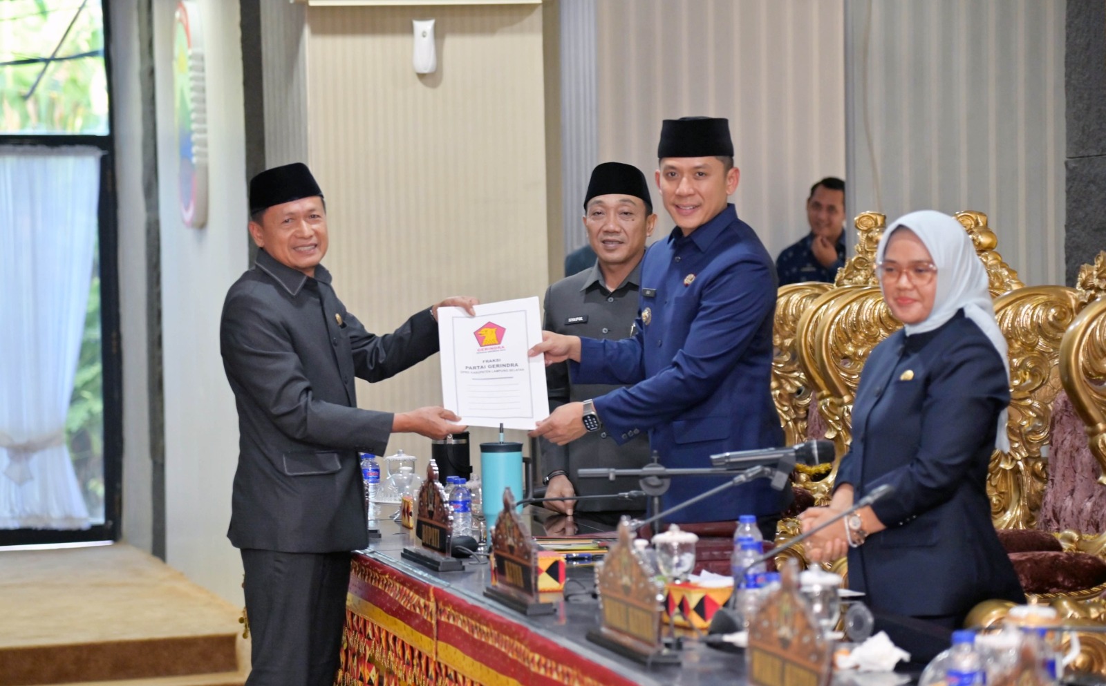 Bupati Lampung Selatan Radityo Egi Serahkan KUA-PPAS APBD 2027, Target Pertumbuhan Ekonomi 5,81-6,58 Persen