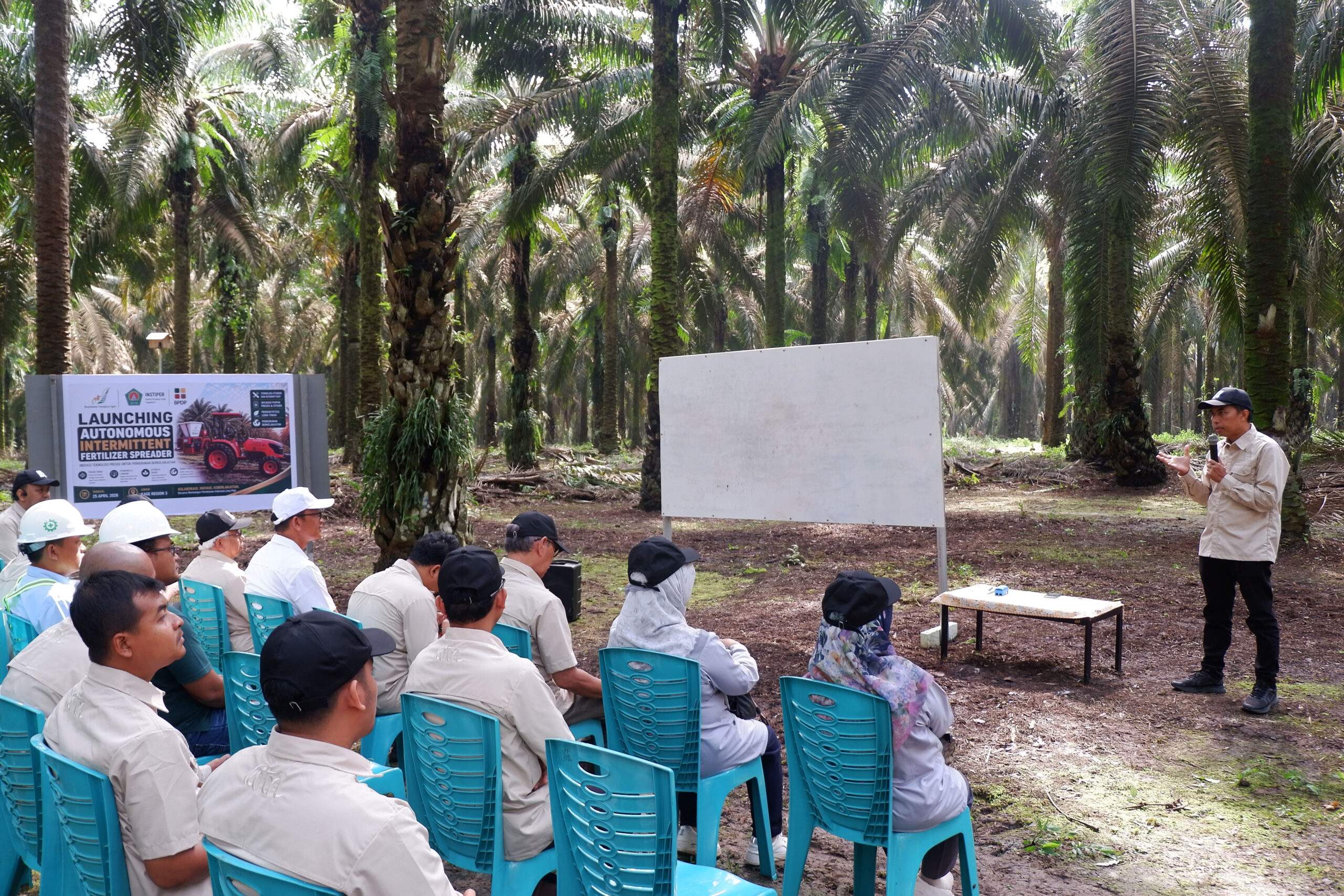 INSTIPER Yogyakarta, BGA, dan BPDP Luncurkan Traktor Otonom Pemupukan Sawit, Hemat Biaya Rp 1,7 Juta per Hari
