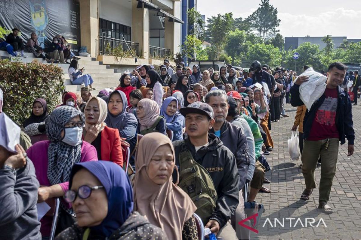 41.387 Warga Cimahi Terima Bantuan Beras dan Minyak Goreng Cadangan Pangan Pemerintah untuk Alokasi Februari-Maret 2026
